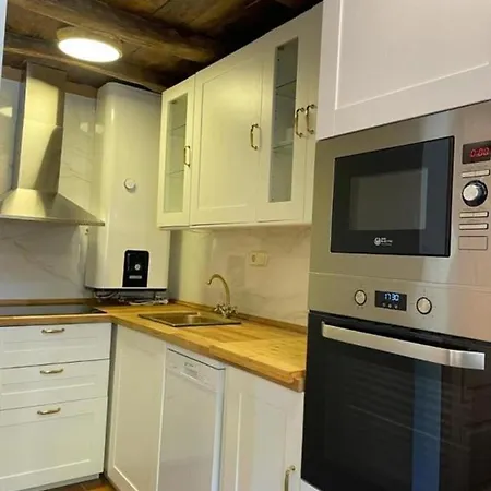Bonito Apartamento Rural Con Wifi Gratis,terraza Y Piscina En Navelgas