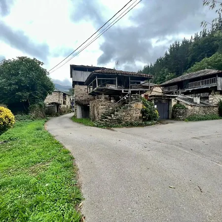 Prázdninový dům Bonito Apartamento Rural Con Wifi Gratis,terraza Y Piscina En Navelgas